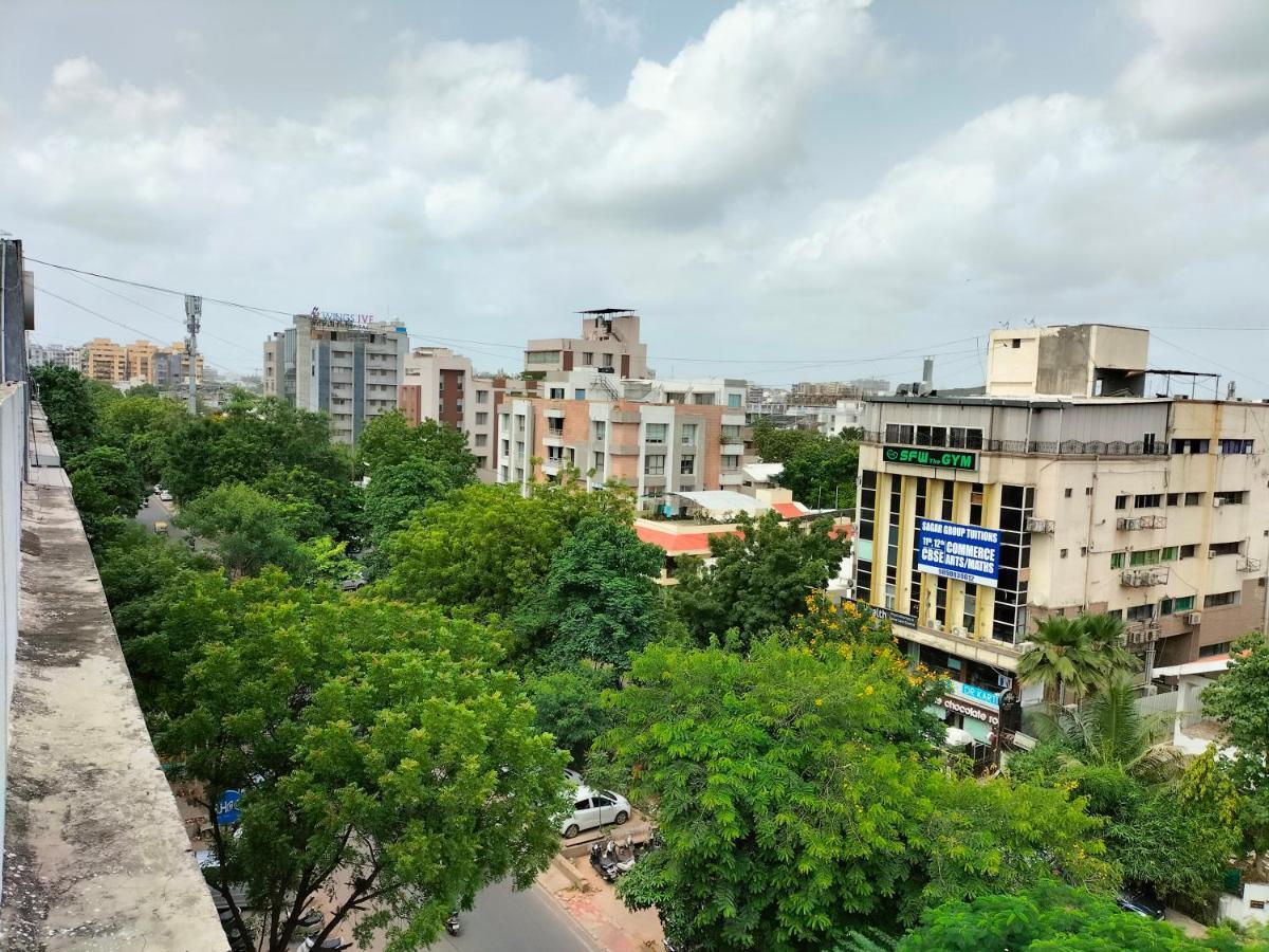 Divya Palace Hotel